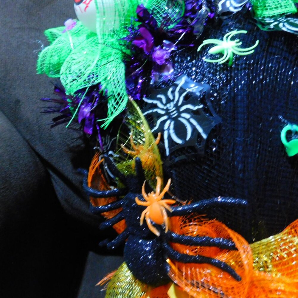 HALLOWEEN WITCH INSIDE A CALDRON WREATH